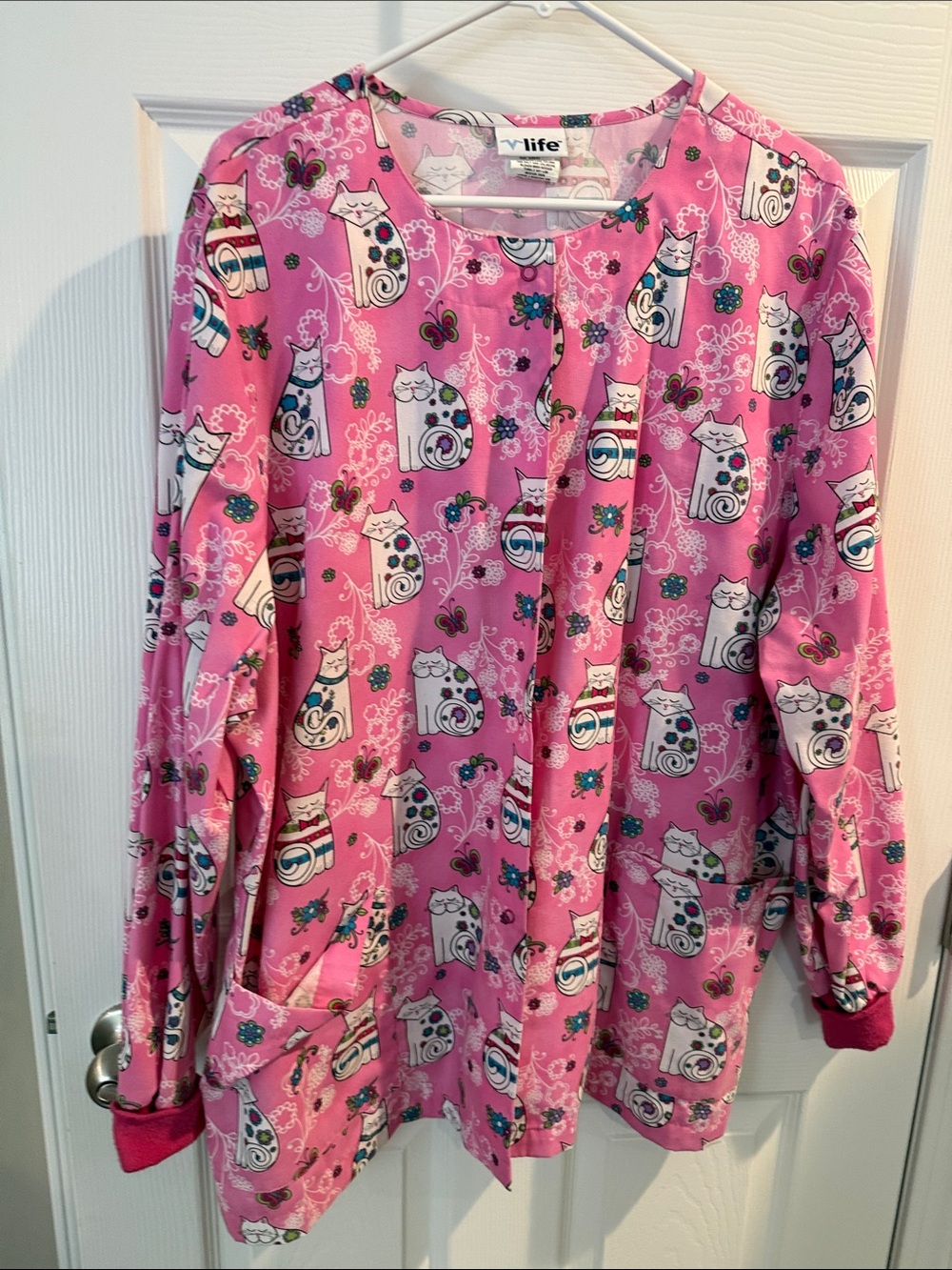 Pink Cat-Print scrub jacket